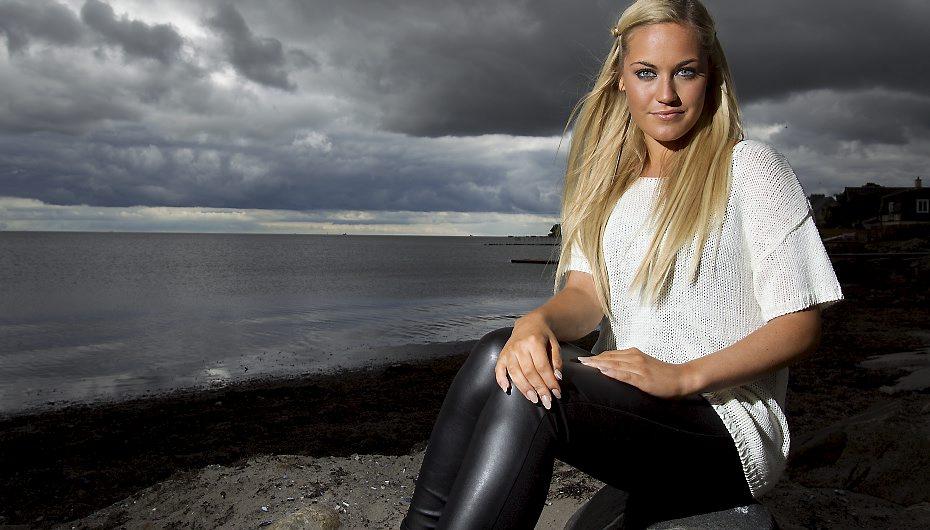 Amalie Szigethy: Nu Synger Hun Igen   SE Og H    R