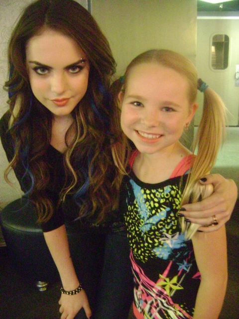 Amber Urban Amber On Set Of Victorious With Elizabeth Gillies