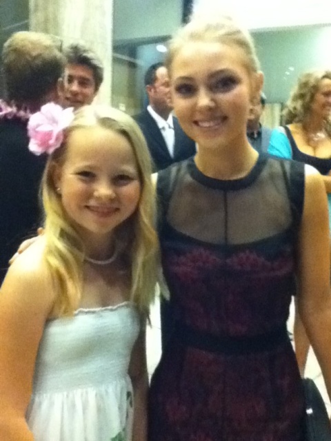 Amber Urban Amber With Annasophia Robb At The Premiere Of Soul Surfer