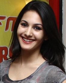 Amyra Dastur Biography, Wiki, DOB, Family, Profile, Movies, Photos