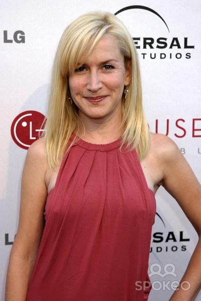 Angela Kinsey: Net Worth, Salary, House, Car, Single & Family - 2016