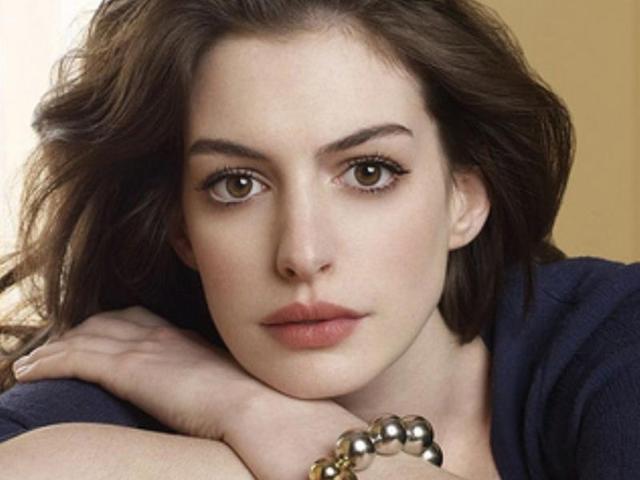 Anne Hathaway's Bikini Pic Is The Best Pregnancy Announcement Ever