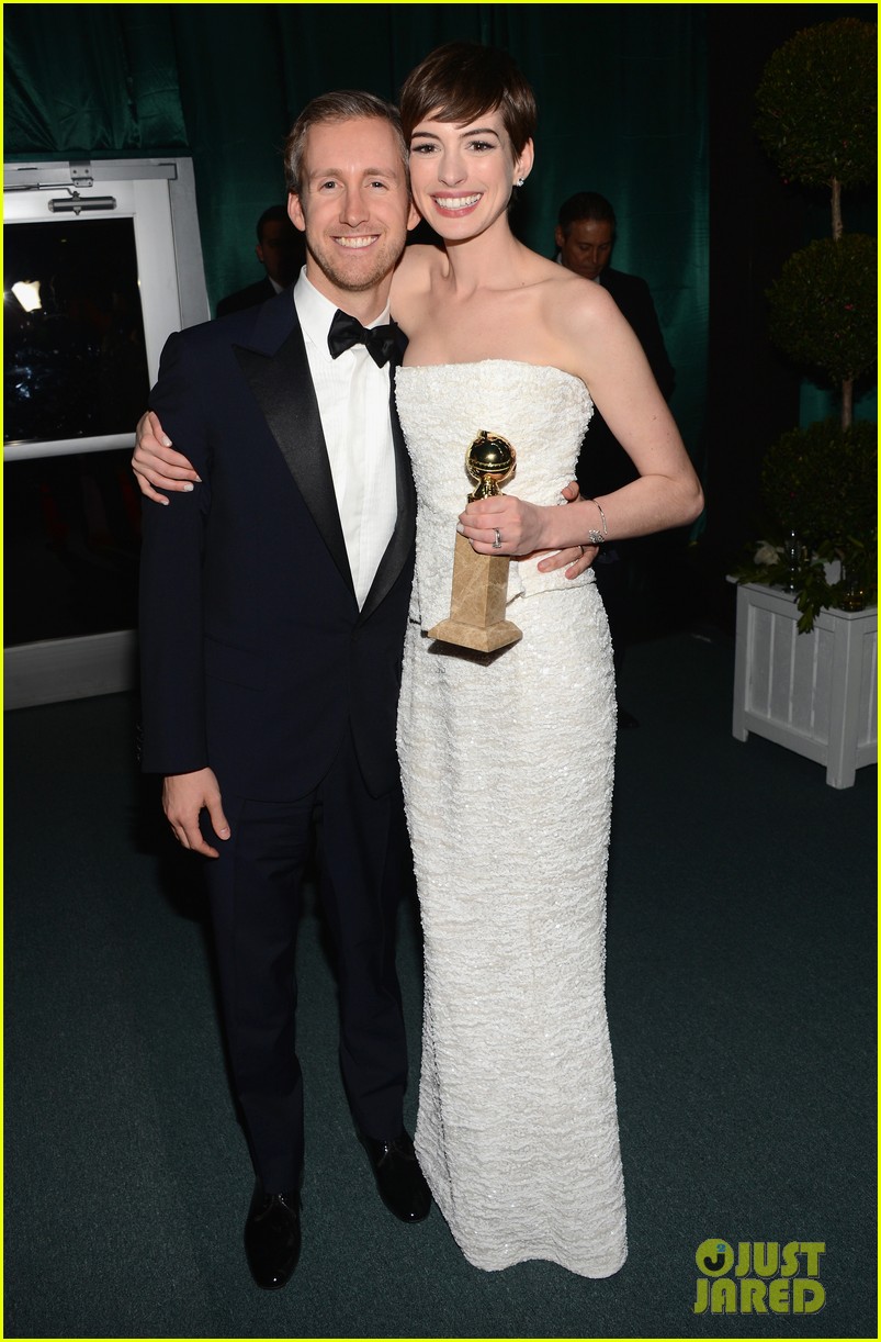 Anne Hathaway Is Pregnant, Expecting First Child With Adam Shulman