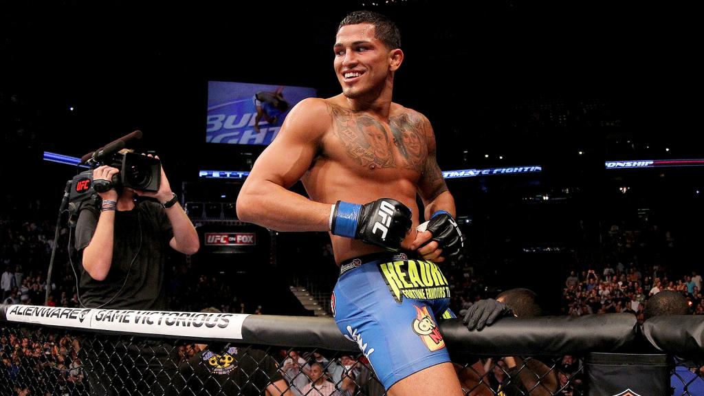 Anthony Pettis Drops To Featherweight   On The Mat
