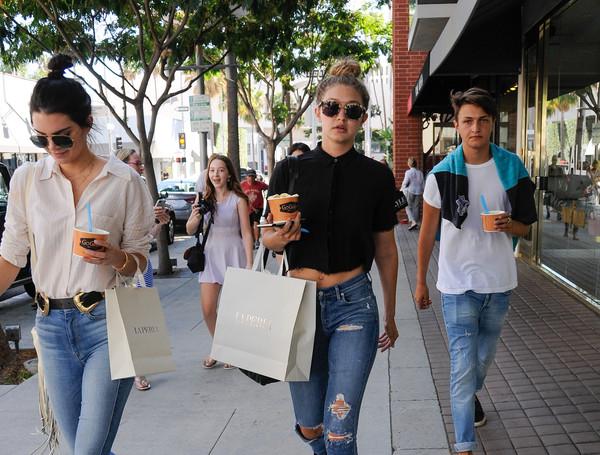 Anwar Hadid Photos Photos - Kendall Jenner And Gigi Hadid Get