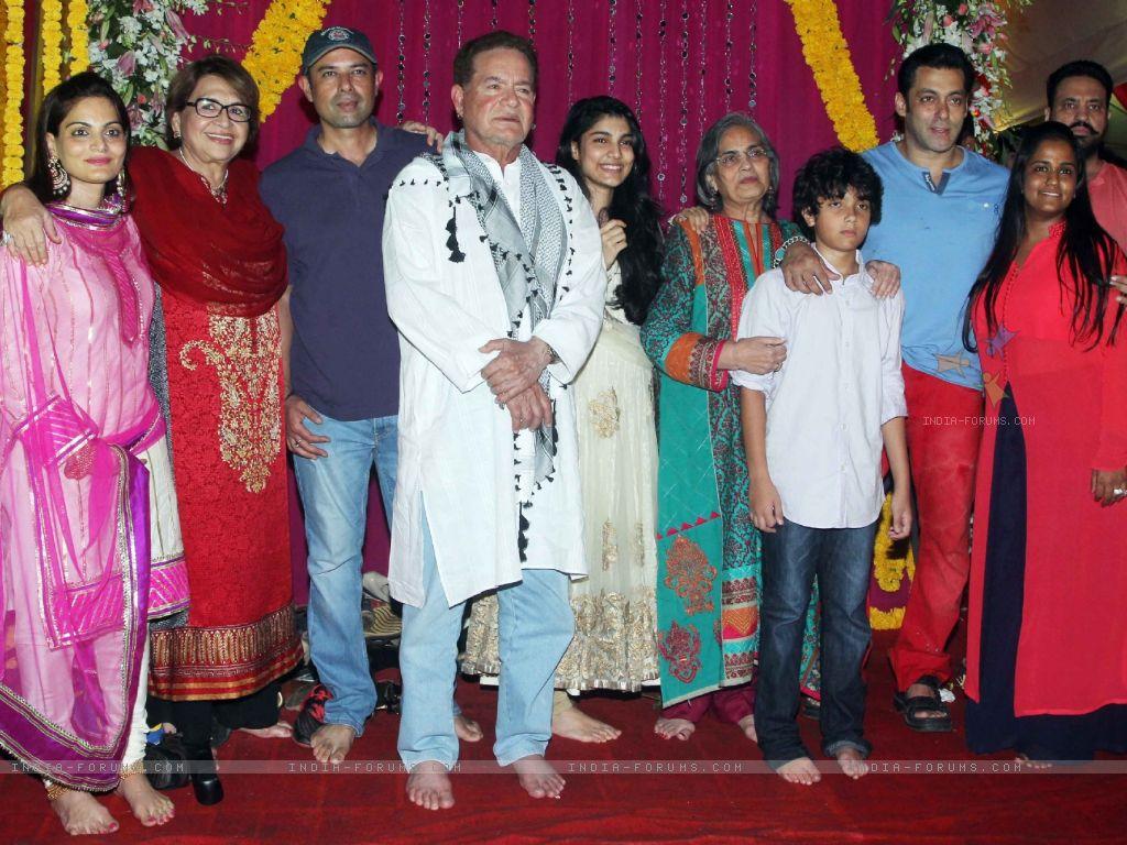 Atul Agnihotri : Salman Khan With His Family During Ganpati Visarjan