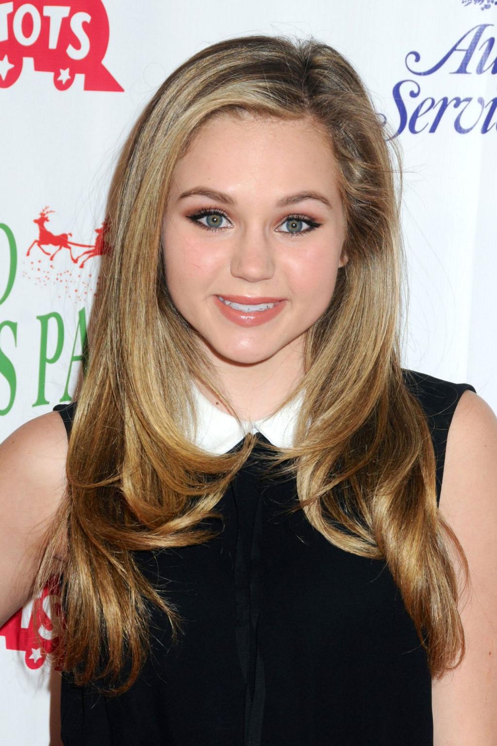 Brec Bassinger - 2015 Hollywood Christmas Parade In Hollywood