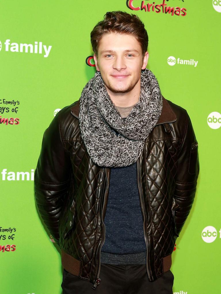 Brett Dier Ravenswood Actor - Ravenswood New Episode Spoilers