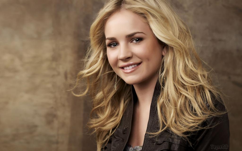 Brittany Robertson wallpapers