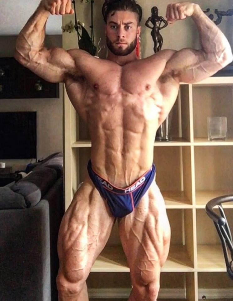 Chris Bumstead Has An Incredible Physique For Only Being 21