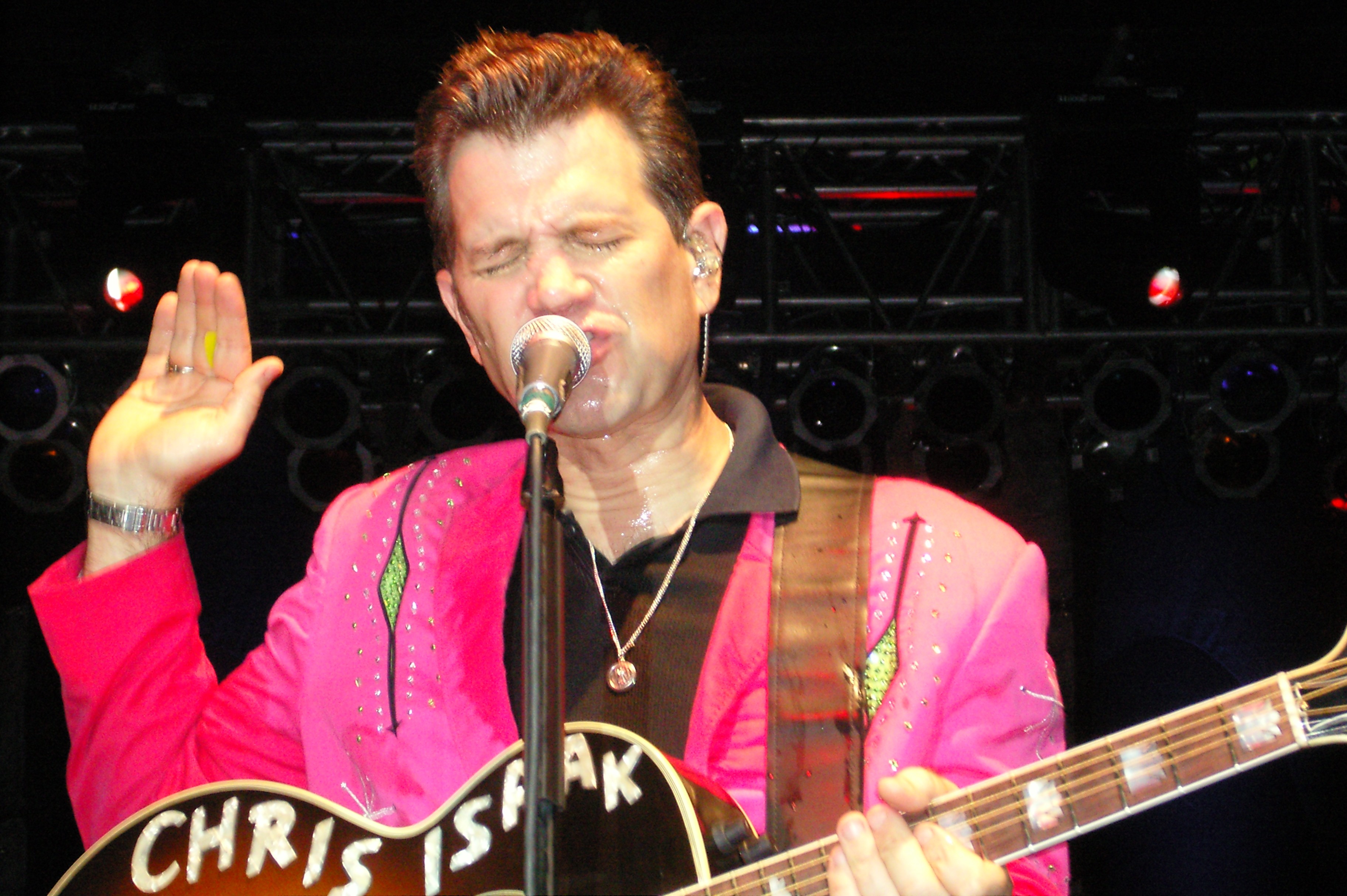 Chris Isaak - Wikipedia, The Free Encyclopedia