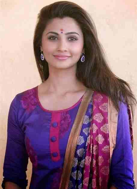 Daisy Shah Height, Weight, Bra, Bio, Figure Size