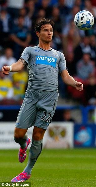 Daryl Janmaat Makes Debut As Newcastle Grind Out Draw At