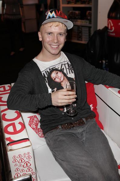 Dejan Tubic Photos Photos - The 40th American Music Awards