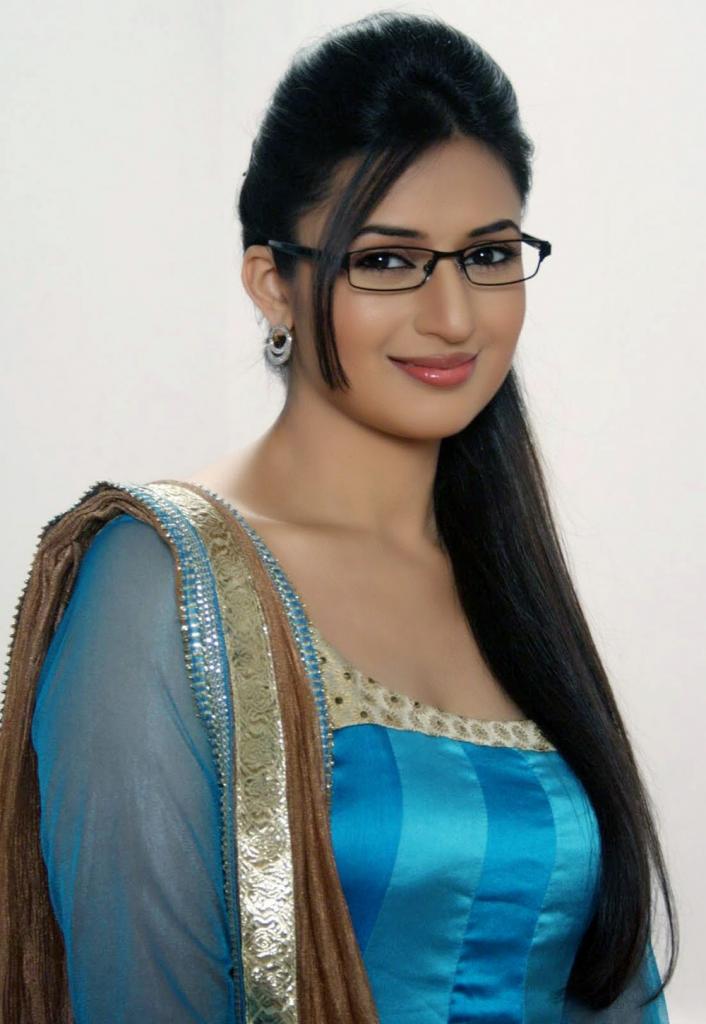 Divyanka Tripathi Beautiful HD Wallpaper