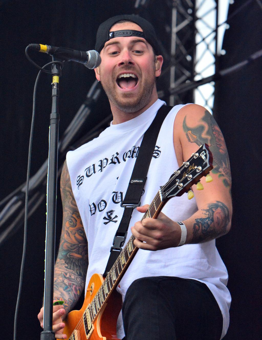 File:A Day To Remember - Kevin Skaff     Elbriot 2014 02.jpg