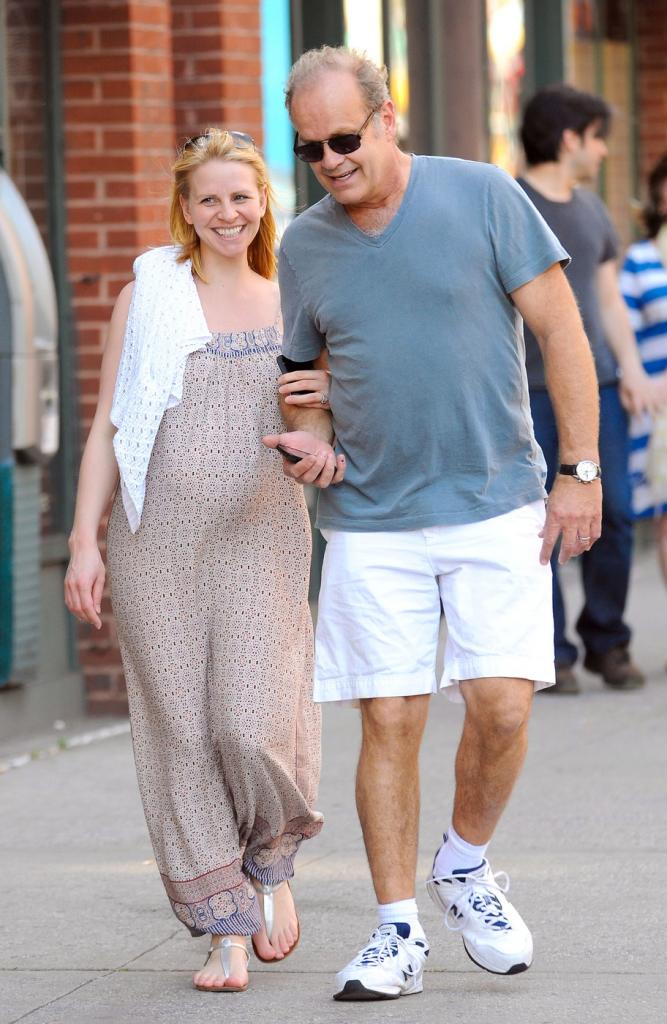 Gallery Photo 3   Kelsey Grammer & Kayte Walsh: New York Stroll