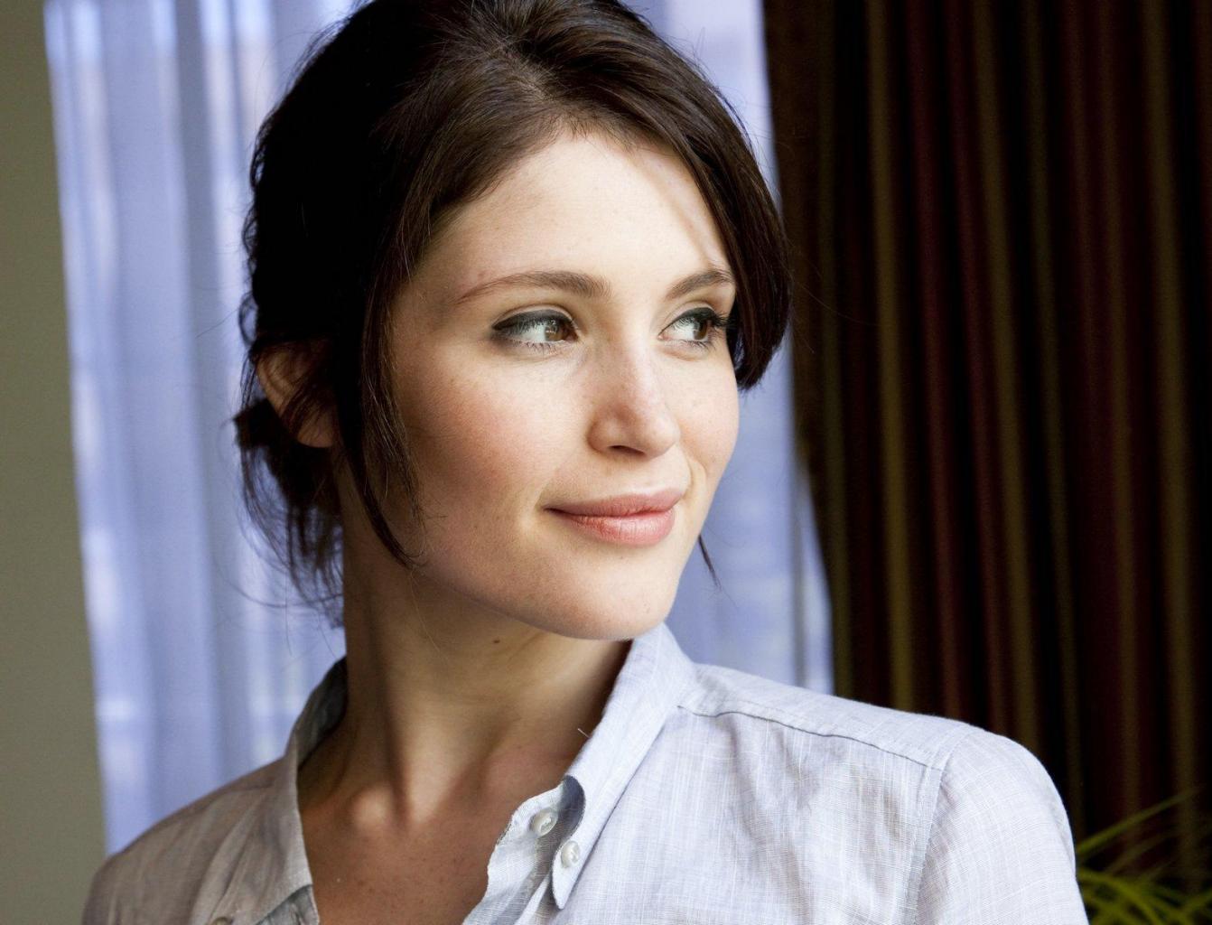 Gemma Arterton Learned French At Dialogue-France