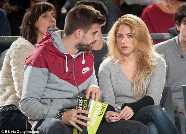 Gerard Pique And Shakira Watch A Basketball Game Daily Mail Online
