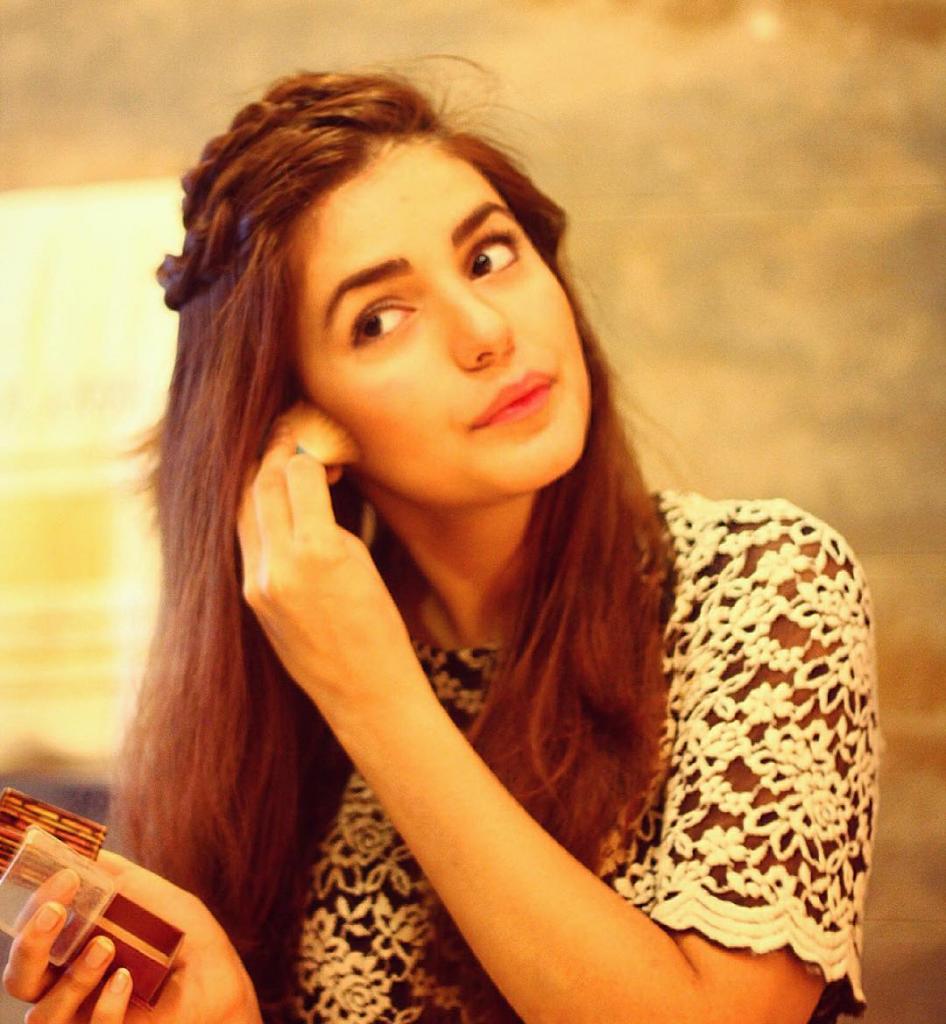 Gorgeous And Stunning Momina Mustehsan Friends And Family Pictures