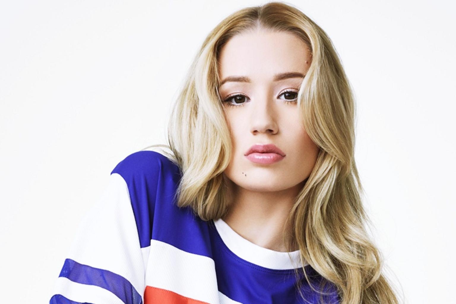 Iggy Azalea's Fancy New Ferrari   Celebrity Cars Blog