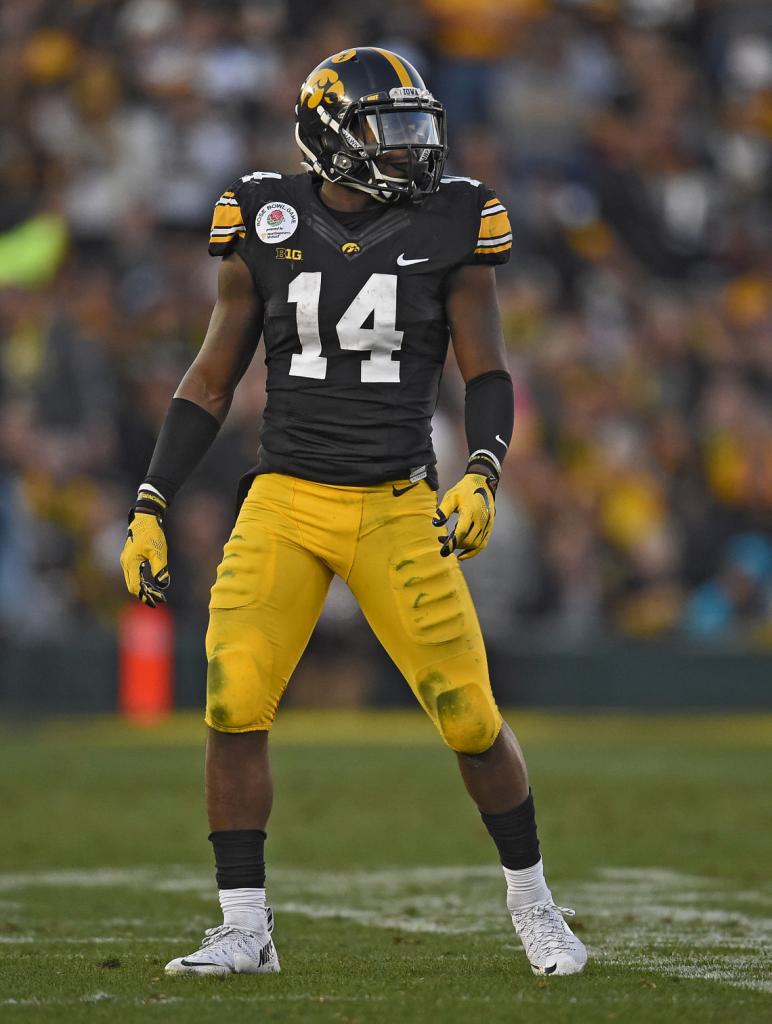 Iowa DB Desmond King Decides To Stay In School   North Iowa College