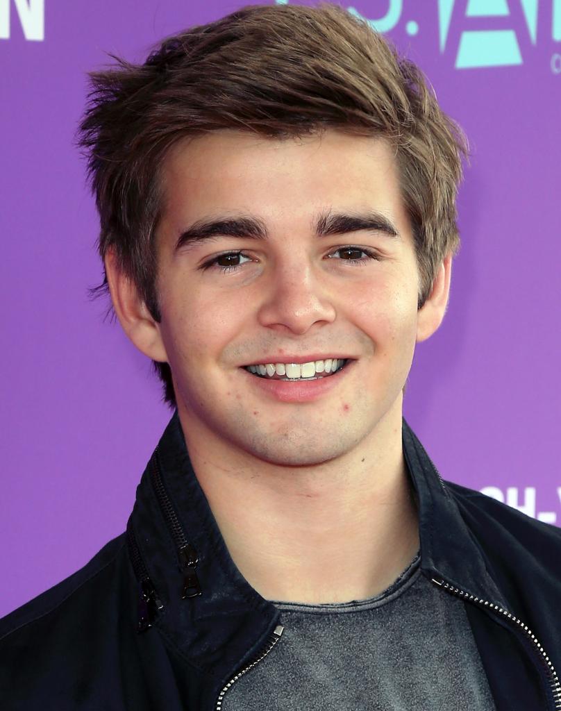 Jack Griffo Experiences A Total Outfit Fail - Twist