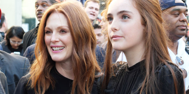 Julianne Moore And Her Daughter Look Exactly Alike     Liv