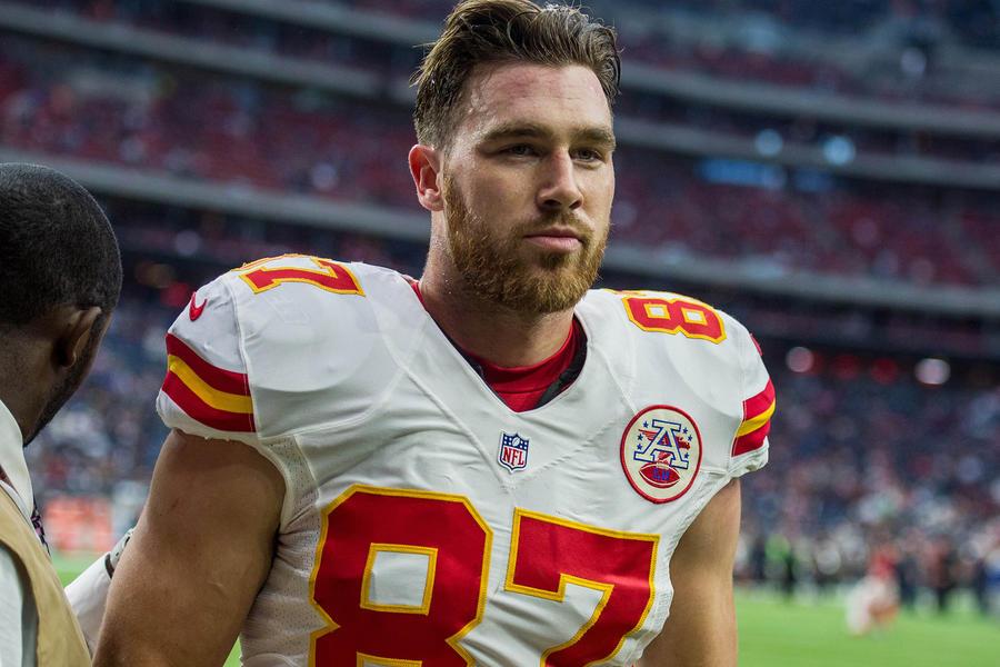 Kansas City Chiefs Tight End Travis Kelce Gets E! Reality Dating