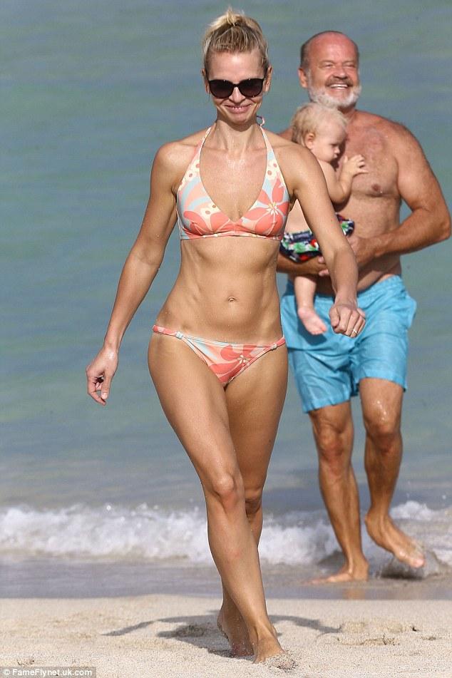 Kelsey Grammer, 60, Carries Son With Wife Kayte Walsh On Miami