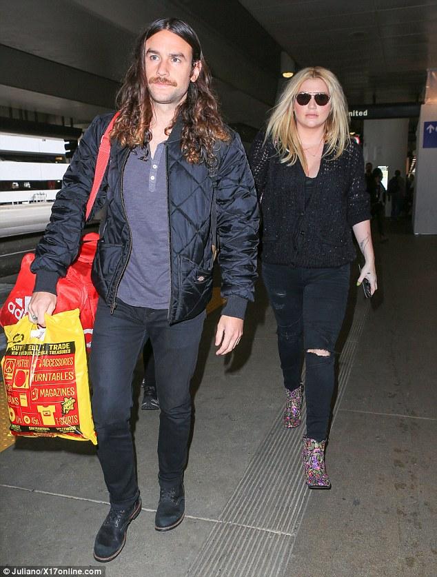 Kesha And Brad Ashenfelter Model Bedhead As They Leave LA   Daily