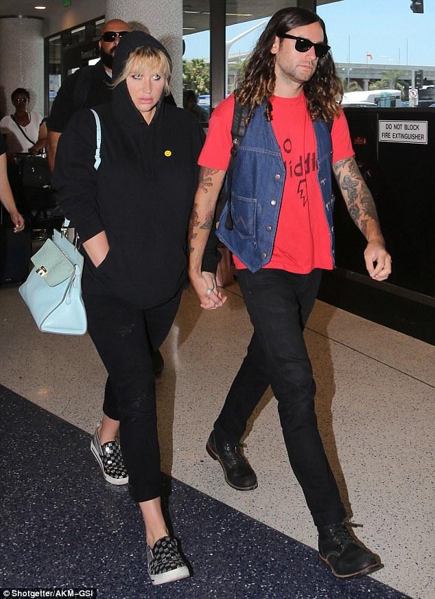 Kesha Keeps A Low-profile She Departs LAX With Boyfriend Brad