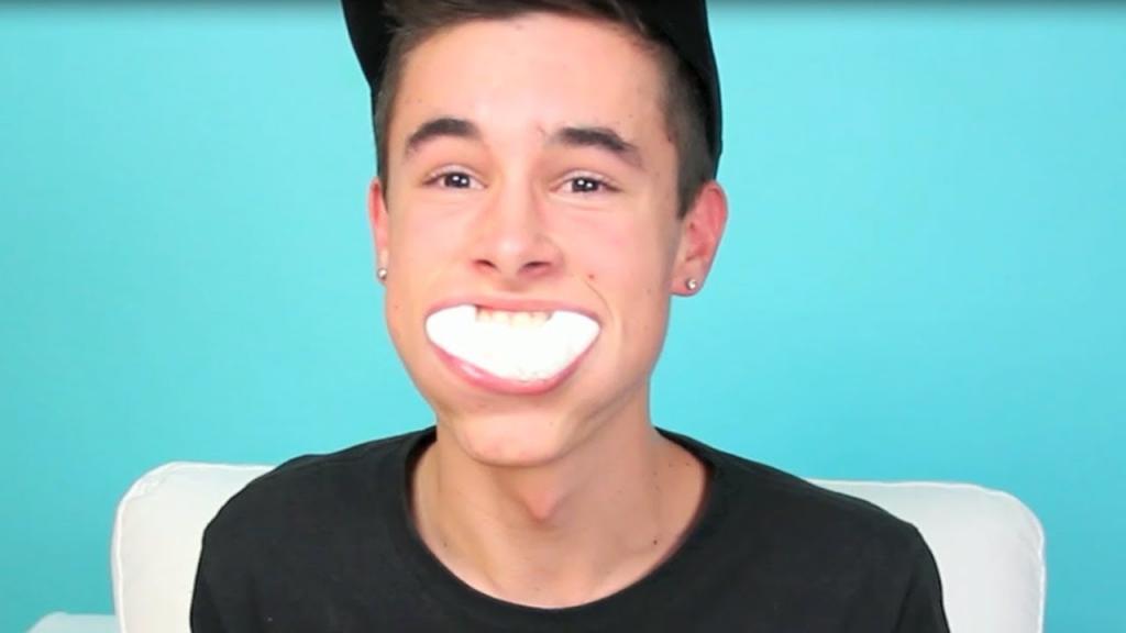 KIAN'S A CHUBBY BUNNY! - DARE OR DARE WITH KIAN LAWLEY - YouTube