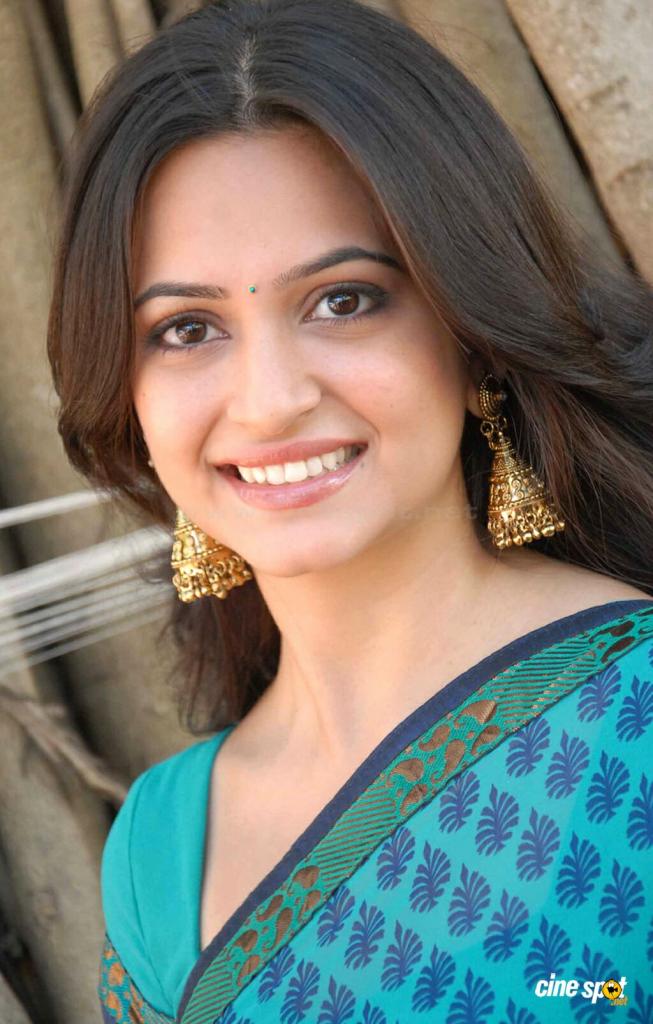 Kriti Kharbanda In Saree   Kumud   Pinterest   Kriti Kharbanda