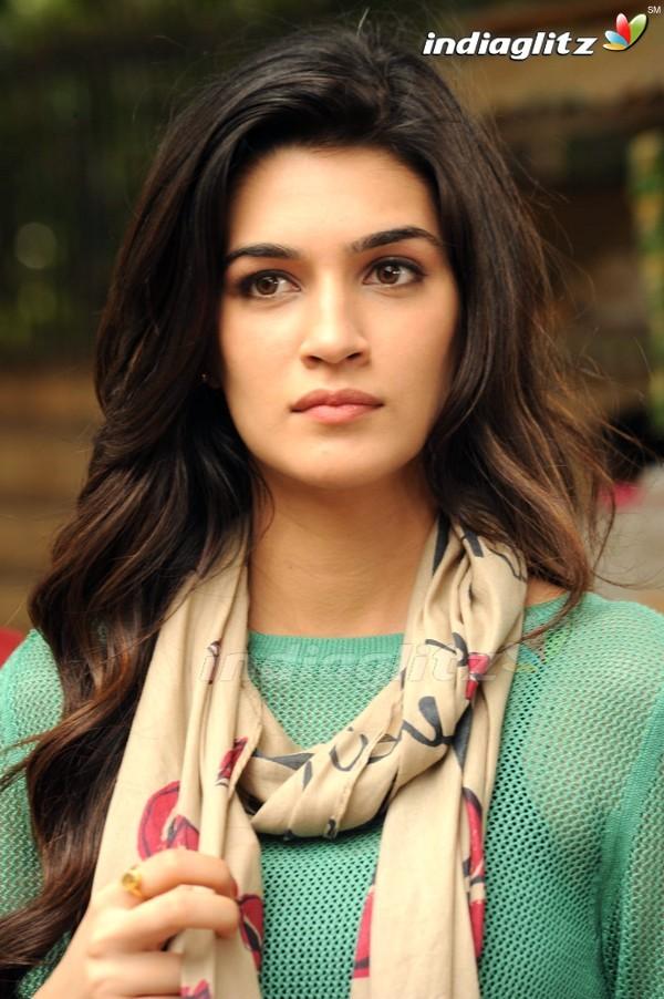 Kriti Sanon - Bollywood Actress Image Gallery