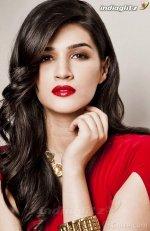 Kriti Sanon Gallery - Bollywood Actress Gallery Stills Images Clips