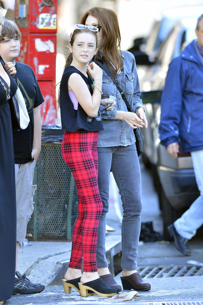 Liv Freundlich Photos Photos - Julianne Moore And Daughter In NYC