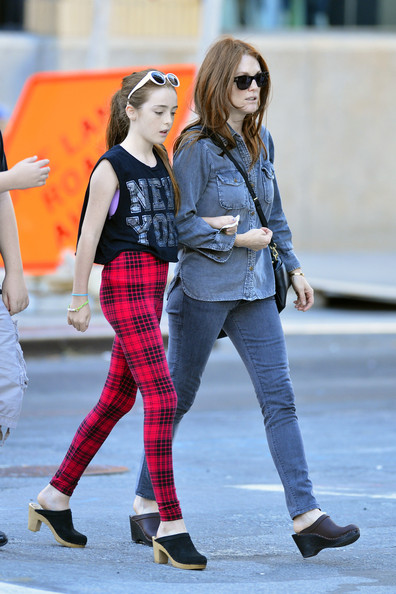 Liv Freundlich Pictures Julianne Moore And Daughter In NYC -