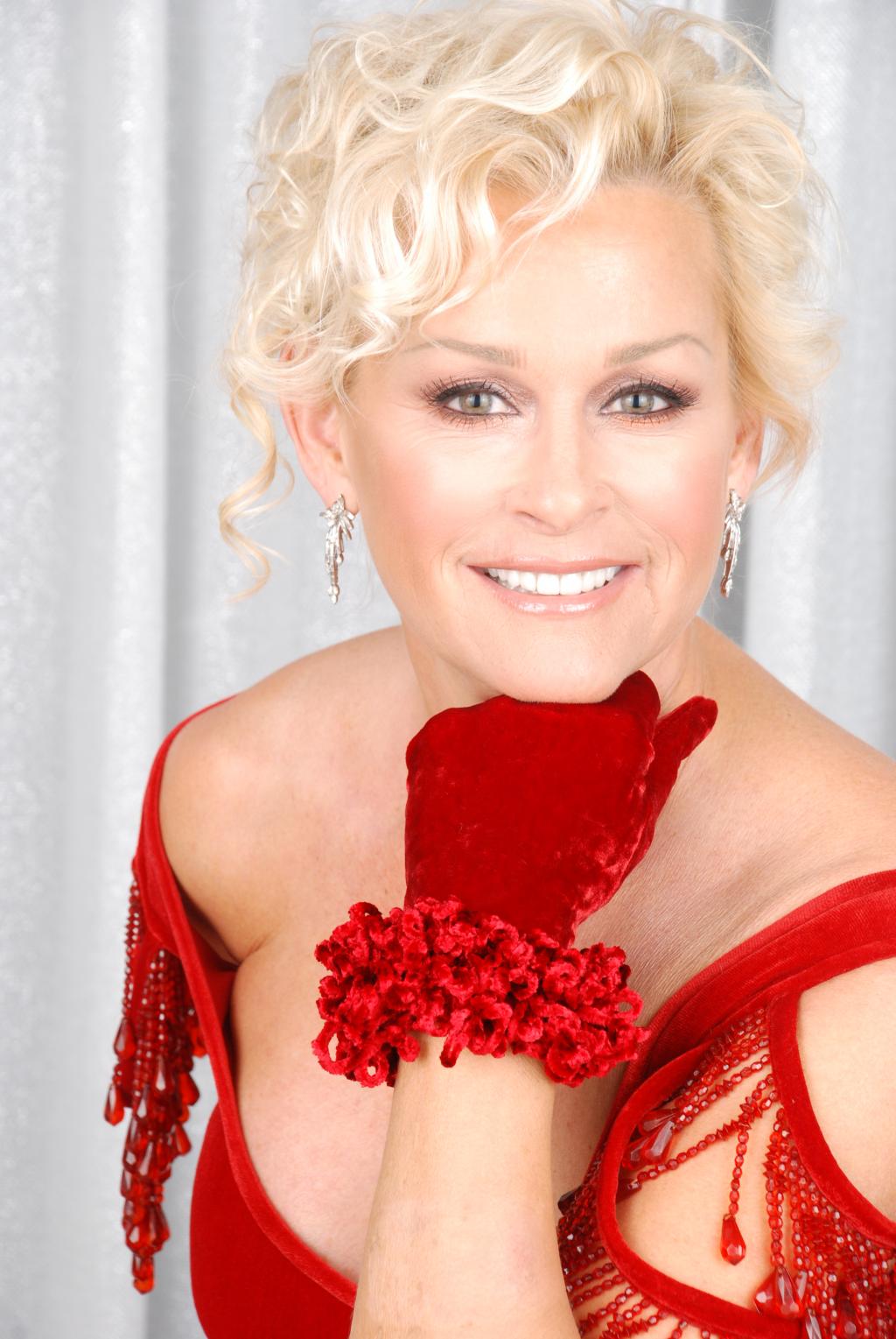 Lorrie Morgan Christmas Tour Rings With Holiday Magic