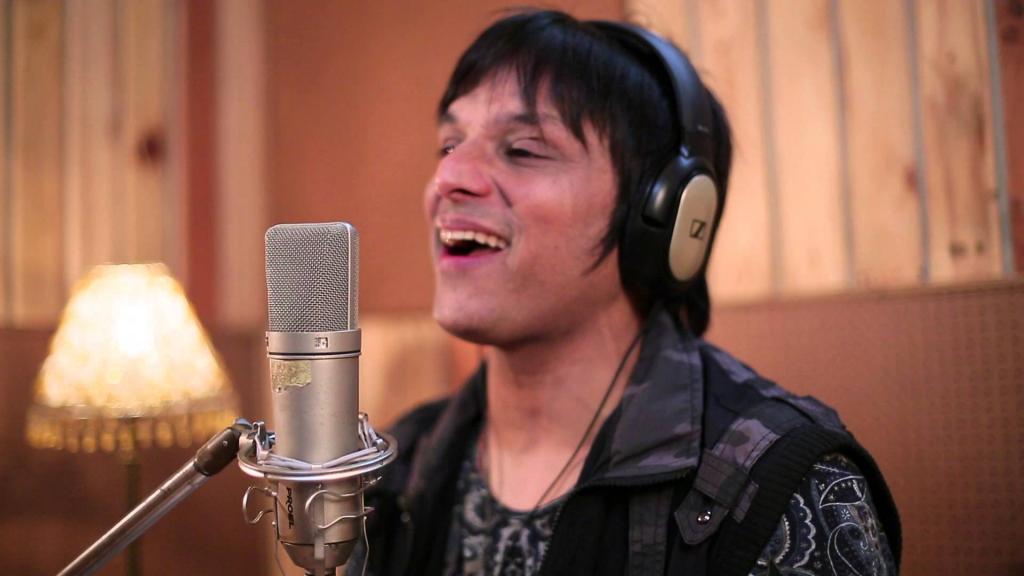 Manwa Behrupiya - Vipin Patwa   Arun Daga - Bollywood Diaries - YouTube