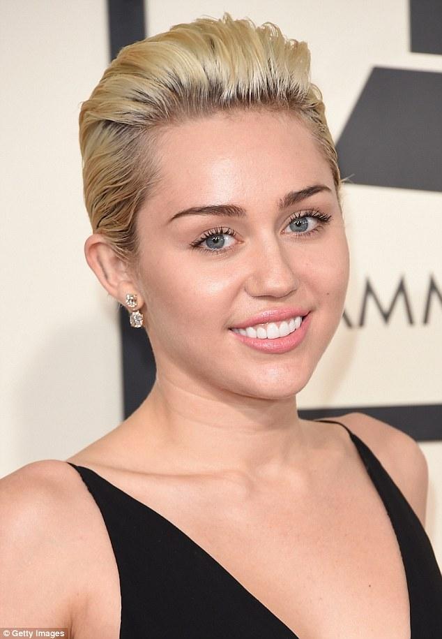 Miley Cyrus Reveals On Instagram How She Snapped Off Her Eyelashes