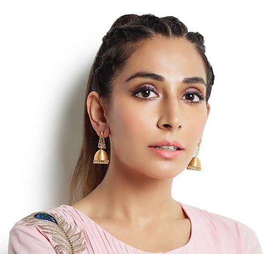 Monica Dogra Height, Weight, Age, Affairs, Biography & More