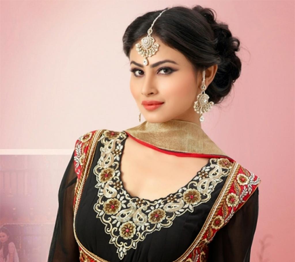 Mouni Roy Is All Set For Her First Bollywood Item  - DesiMartini