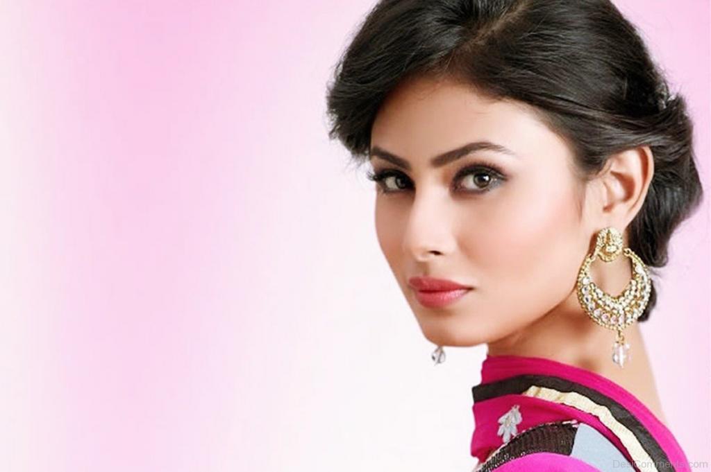 Naagin Actress Mouni Roy Is All Set To Make Her Bollywood Debut With