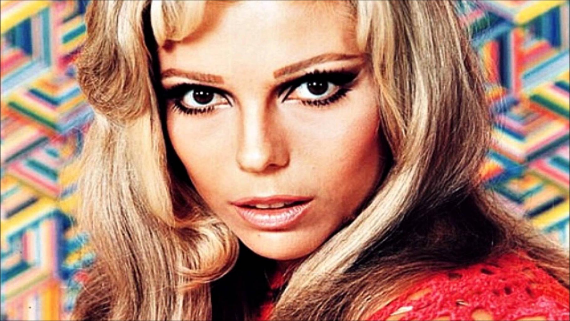 Nancy Sinatra -- You Only Live Twice - YouTube