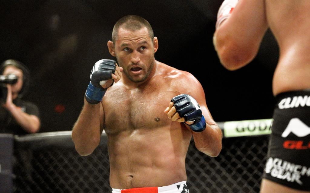 No. 5: Dan Henderson Injures Himself - Moments That Ruined Major