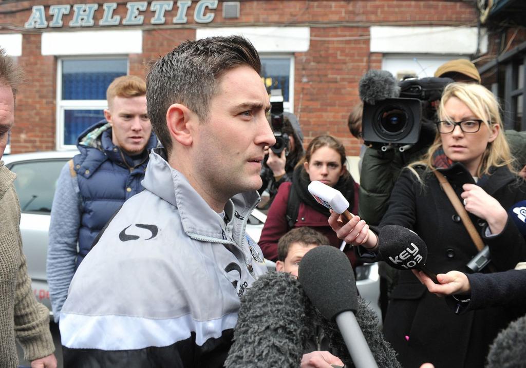 Oldham Athletic Manager Lee Johnson Leaves For Training On Monday