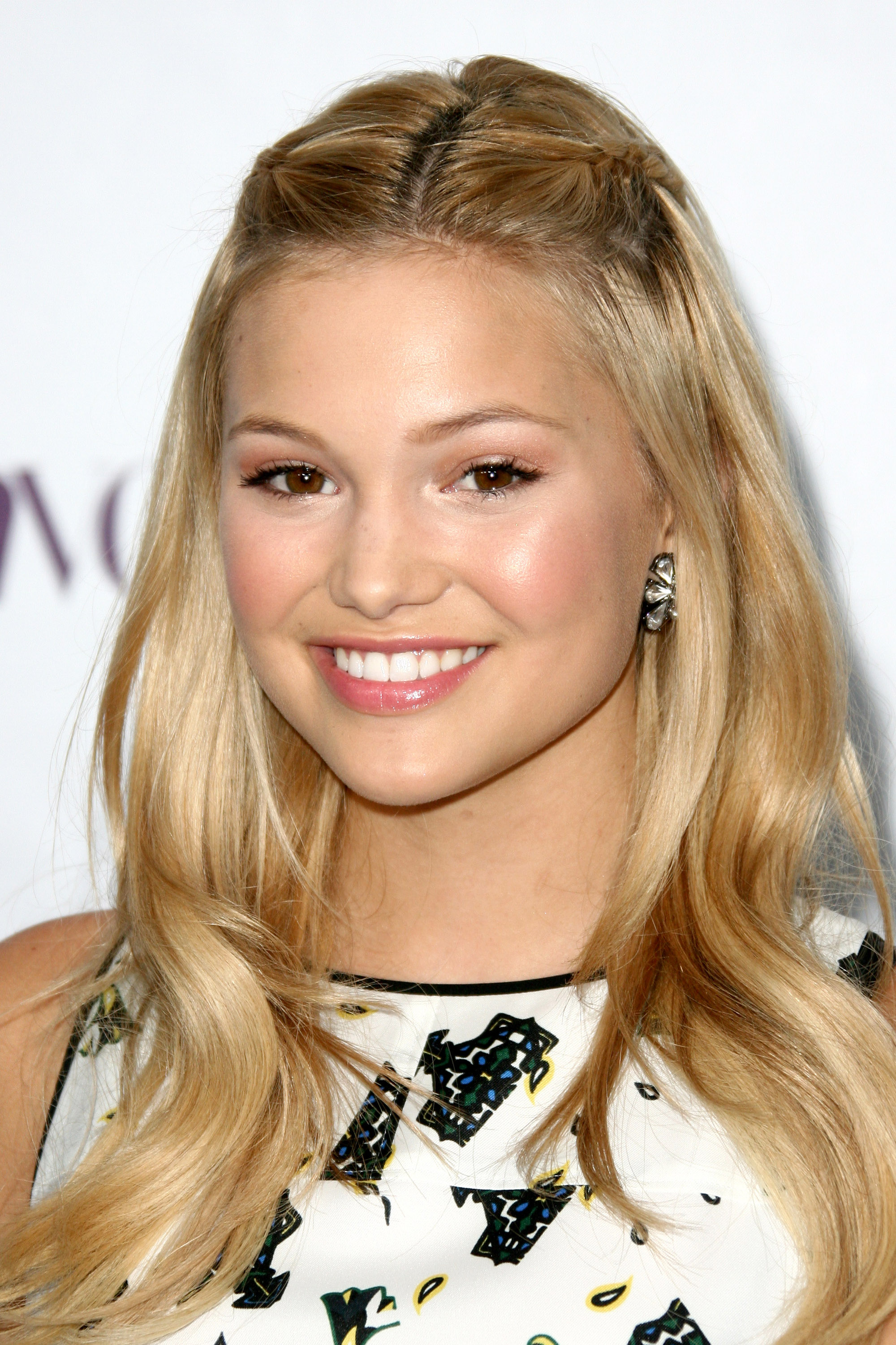 Olivia Holt Photos and Wallpapers