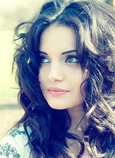 Pakistani Models Photos Biography: Armeena Rana Khan