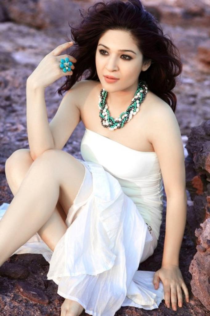 Profile And Beautiful Pictures Of Pakistani Model And Actress Ayesha